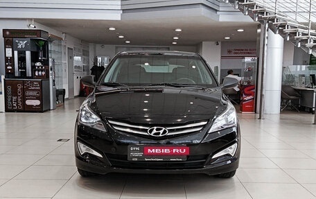 Hyundai Solaris II рестайлинг, 2015 год, 1 050 000 рублей, 2 фотография