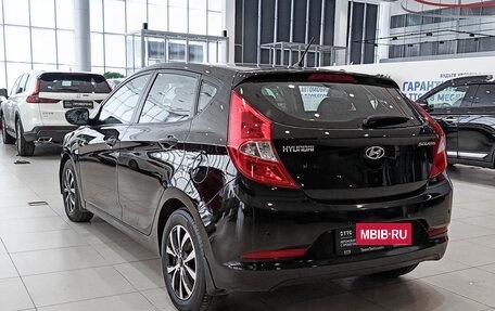 Hyundai Solaris II рестайлинг, 2015 год, 1 050 000 рублей, 7 фотография