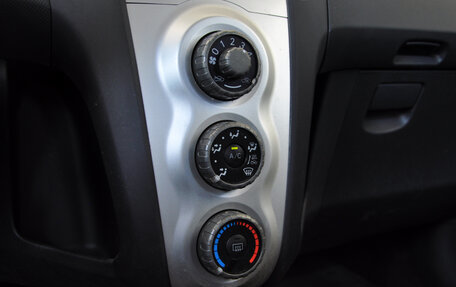 Toyota Yaris III рестайлинг, 2008 год, 799 000 рублей, 17 фотография