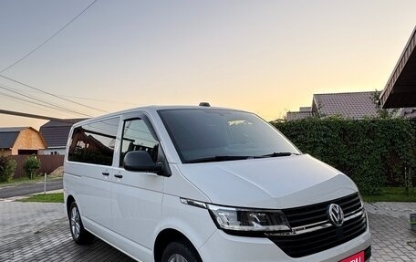 Volkswagen Multivan T6 рестайлинг, 2021 год, 5 850 000 рублей, 3 фотография