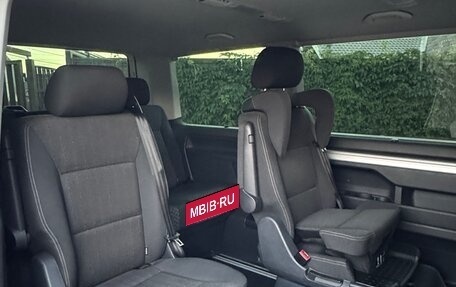 Volkswagen Multivan T6 рестайлинг, 2021 год, 5 850 000 рублей, 15 фотография