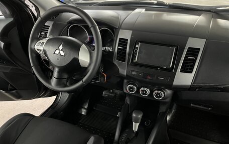 Mitsubishi Outlander III рестайлинг 3, 2010 год, 1 165 000 рублей, 13 фотография