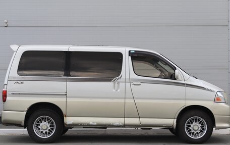 Toyota Grand HiAce I, 2001 год, 1 100 000 рублей, 3 фотография