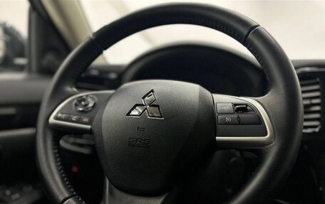 Mitsubishi Outlander III рестайлинг 3, 2022 год, 2 400 000 рублей, 8 фотография