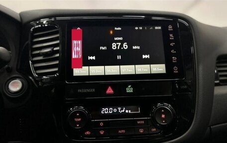 Mitsubishi Outlander III рестайлинг 3, 2022 год, 2 400 000 рублей, 6 фотография