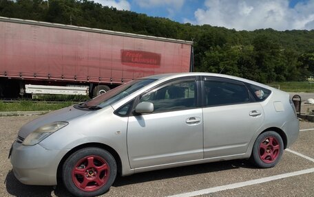 Toyota Prius, 2005 год, 630 000 рублей, 3 фотография