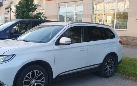 Mitsubishi Outlander III рестайлинг 3, 2016 год, 2 000 000 рублей, 3 фотография