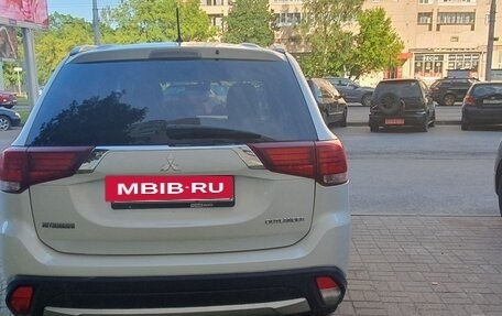 Mitsubishi Outlander III рестайлинг 3, 2016 год, 2 000 000 рублей, 6 фотография