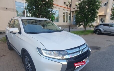 Mitsubishi Outlander III рестайлинг 3, 2016 год, 2 000 000 рублей, 5 фотография