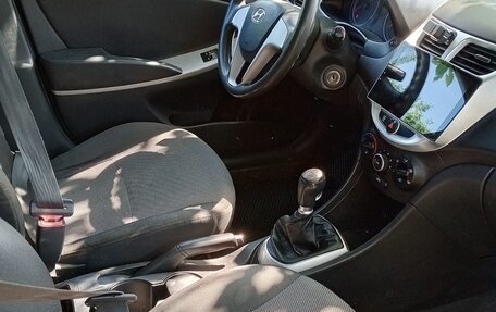 Hyundai Solaris II рестайлинг, 2013 год, 700 000 рублей, 5 фотография
