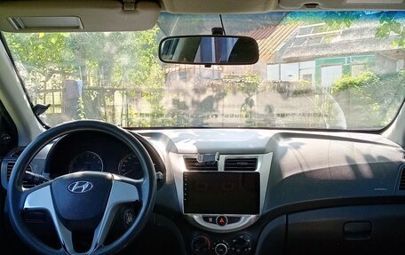 Hyundai Solaris II рестайлинг, 2013 год, 700 000 рублей, 7 фотография
