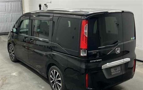 Honda Stepwgn IV, 2015 год, 1 970 000 рублей, 2 фотография