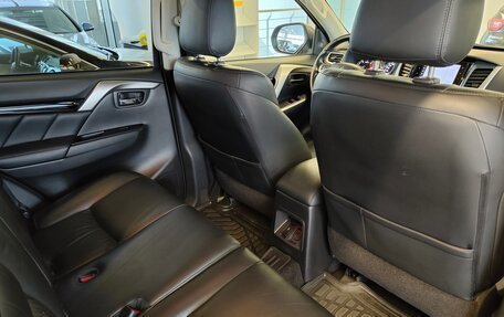 Mitsubishi Pajero Sport III рестайлинг, 2020 год, 2 795 000 рублей, 6 фотография