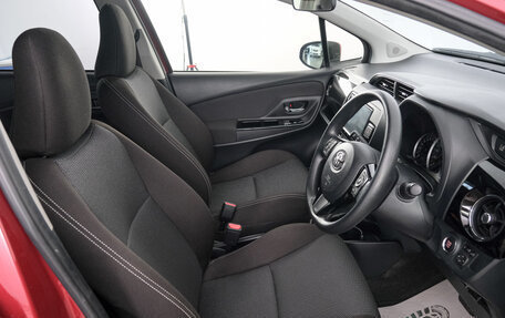 Toyota Vitz, 2019 год, 1 379 000 рублей, 7 фотография
