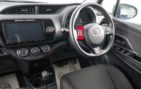 Toyota Vitz, 2019 год, 1 379 000 рублей, 9 фотография