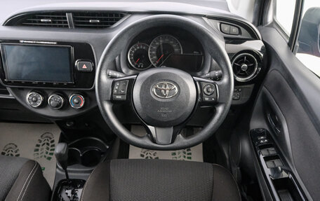 Toyota Vitz, 2019 год, 1 379 000 рублей, 14 фотография