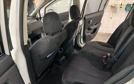 Nissan Tiida, 2010 год, 900 000 рублей, 9 фотография