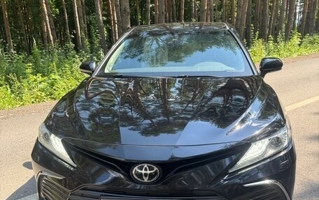 Toyota Camry, 2021 год, 3 490 000 рублей, 2 фотография