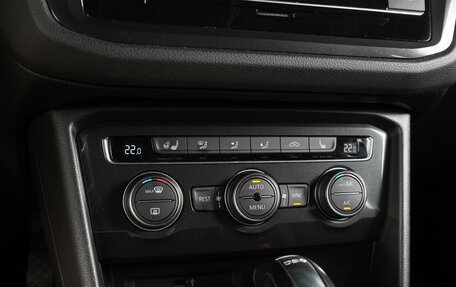 Volkswagen Tiguan II, 2018 год, 1 995 000 рублей, 12 фотография