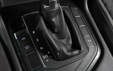Volkswagen Tiguan II, 2018 год, 1 995 000 рублей, 18 фотография