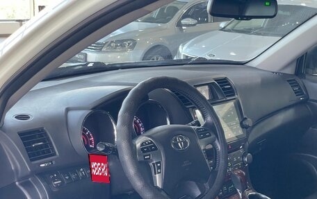 Toyota Highlander III, 2013 год, 2 049 000 рублей, 8 фотография