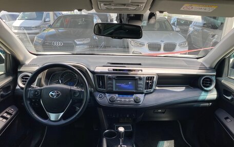 Toyota RAV4, 2015 год, 2 000 000 рублей, 14 фотография