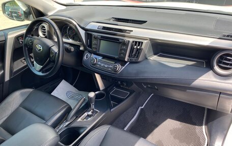 Toyota RAV4, 2015 год, 2 000 000 рублей, 13 фотография