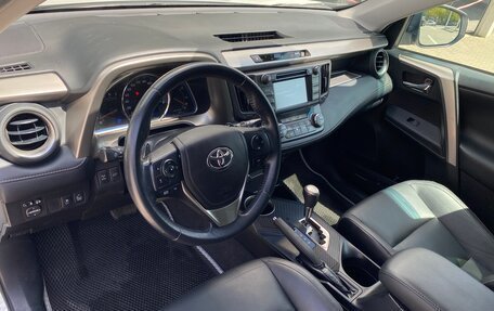 Toyota RAV4, 2015 год, 2 000 000 рублей, 15 фотография