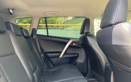 Toyota RAV4, 2015 год, 2 000 000 рублей, 21 фотография