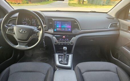 Hyundai Elantra VI рестайлинг, 2018 год, 1 250 000 рублей, 14 фотография