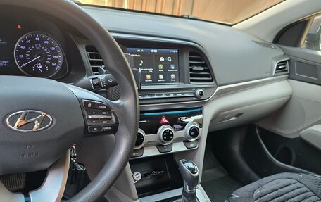 Hyundai Elantra VI рестайлинг, 2018 год, 1 800 000 рублей, 11 фотография
