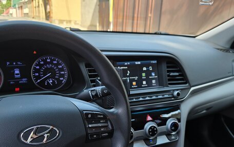 Hyundai Elantra VI рестайлинг, 2018 год, 1 800 000 рублей, 8 фотография
