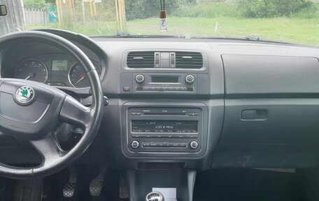 Skoda Fabia II, 2010 год, 400 000 рублей, 5 фотография