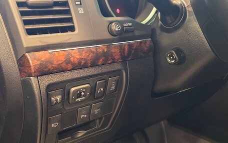 Toyota Land Cruiser 200, 2011 год, 3 100 000 рублей, 21 фотография