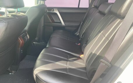 Toyota Land Cruiser Prado 150 рестайлинг 2, 2015 год, 3 550 000 рублей, 24 фотография