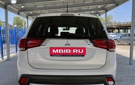 Mitsubishi Outlander III рестайлинг 3, 2015 год, 1 649 000 рублей, 4 фотография