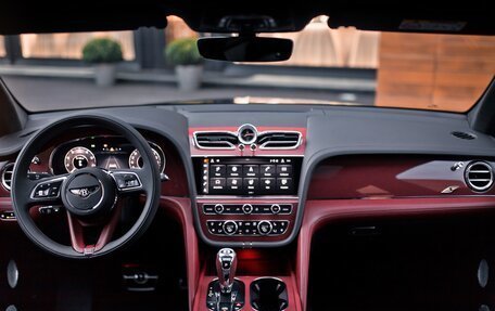 Bentley Bentayga I, 2025 год, 49 000 000 рублей, 10 фотография
