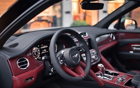 Bentley Bentayga I, 2025 год, 49 000 000 рублей, 11 фотография