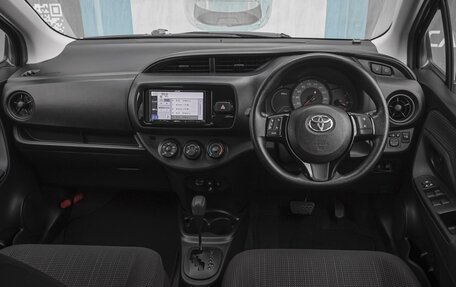 Toyota Vitz, 2018 год, 1 249 000 рублей, 6 фотография