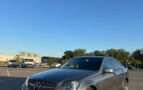 Mercedes-Benz C-Класс, 2011 год, 1 500 000 рублей, 1 фотография