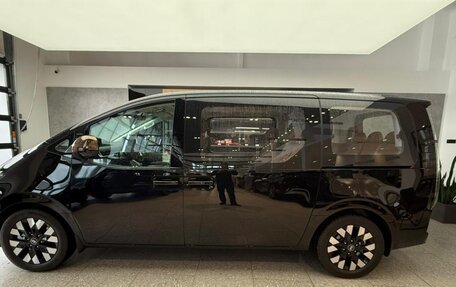 Hyundai Staria, 2024 год, 8 450 000 рублей, 3 фотография