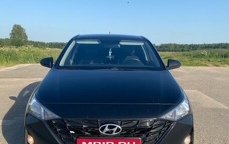 Hyundai Solaris II рестайлинг, 2022 год, 1 840 000 рублей, 1 фотография