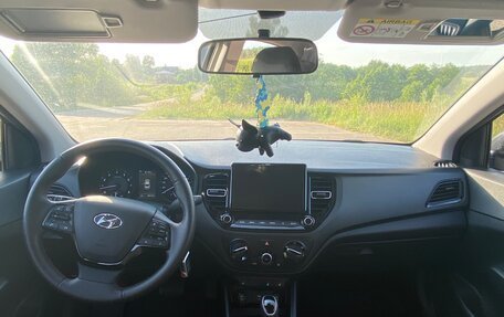 Hyundai Solaris II рестайлинг, 2022 год, 1 840 000 рублей, 8 фотография
