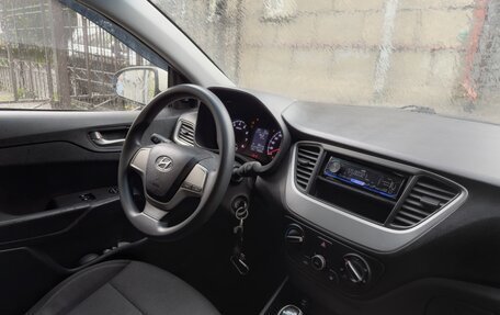 Hyundai Solaris II рестайлинг, 2018 год, 825 000 рублей, 8 фотография