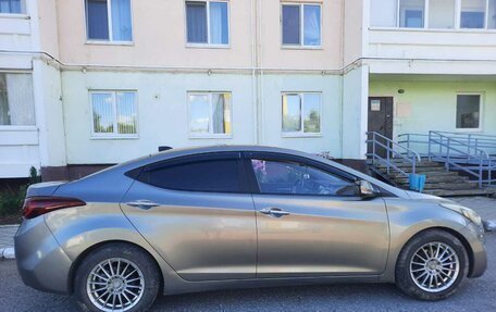 Hyundai Avante, 2011 год, 850 000 рублей, 2 фотография