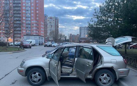 Lexus RX IV рестайлинг, 2000 год, 370 000 рублей, 2 фотография