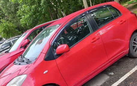 Toyota Yaris III рестайлинг, 2007 год, 700 000 рублей, 2 фотография