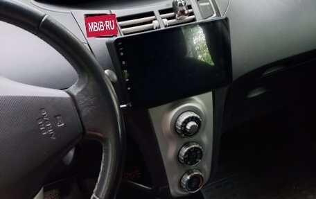 Toyota Yaris III рестайлинг, 2007 год, 700 000 рублей, 8 фотография