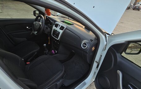 Renault Logan II, 2014 год, 900 000 рублей, 13 фотография