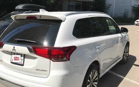 Mitsubishi Outlander III рестайлинг 3, 2022 год, 2 620 000 рублей, 2 фотография